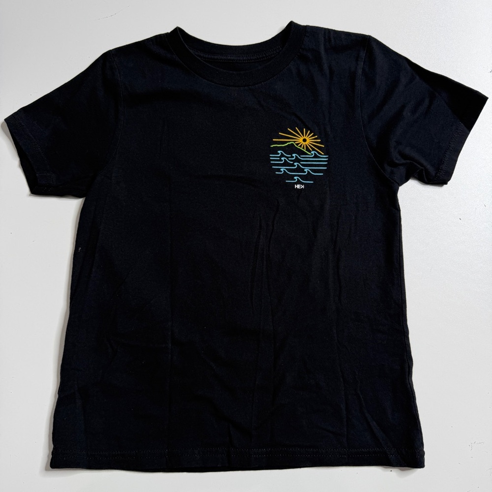 HE>I short sleeve tshirt Hawaii youth medium black waves graphic tee
